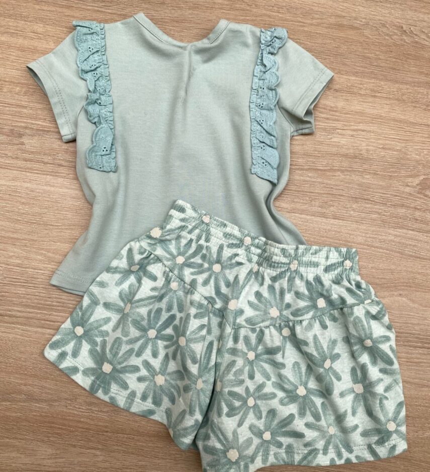fernandaramoskids com br Conjunto Infantil Feminino Cropped Detalhe Laise e Short Estampado Verde 2