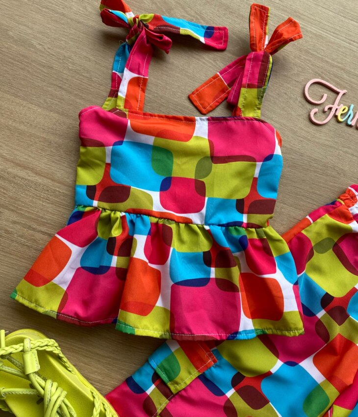 fernandaramoskids com br Conjunto Infantil Feminino Cropped e Calça Pantacourt Estampado 1