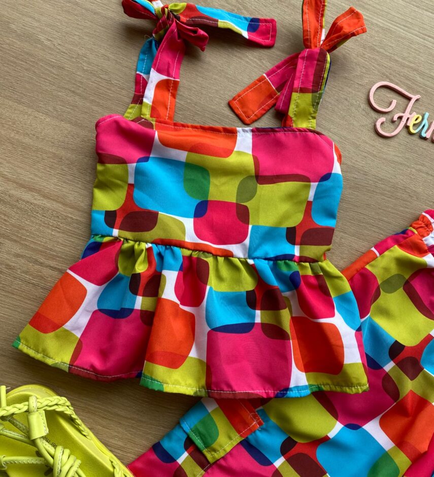 fernandaramoskids com br Conjunto Infantil Feminino Cropped e Calça Pantacourt Estampado 1