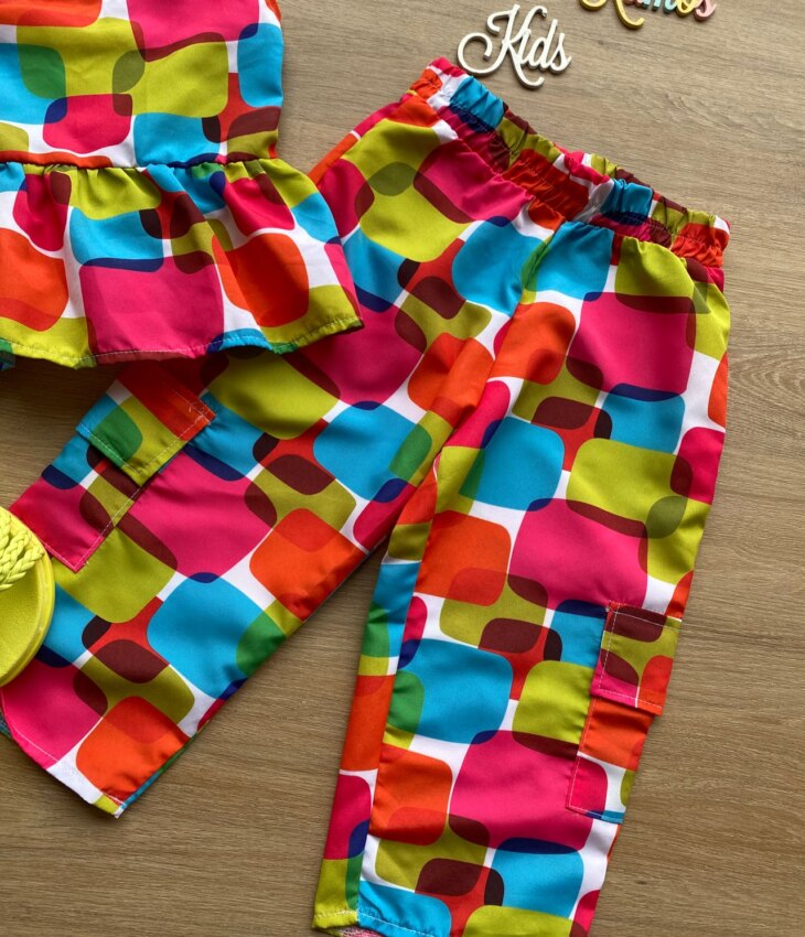 fernandaramoskids com br Conjunto Infantil Feminino Cropped e Calça Pantacourt Estampado 2