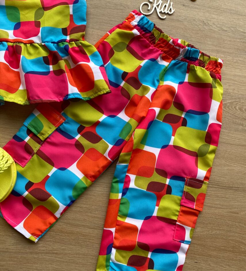 fernandaramoskids com br Conjunto Infantil Feminino Cropped e Calça Pantacourt Estampado 2