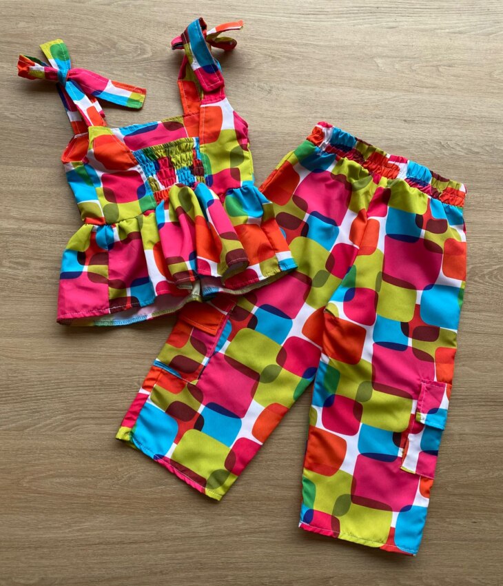 fernandaramoskids com br Conjunto Infantil Feminino Cropped e Calça Pantacourt Estampado 4