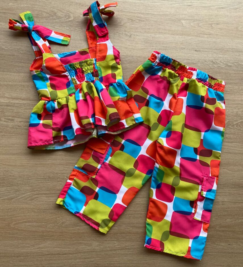 fernandaramoskids com br Conjunto Infantil Feminino Cropped e Calça Pantacourt Estampado 4