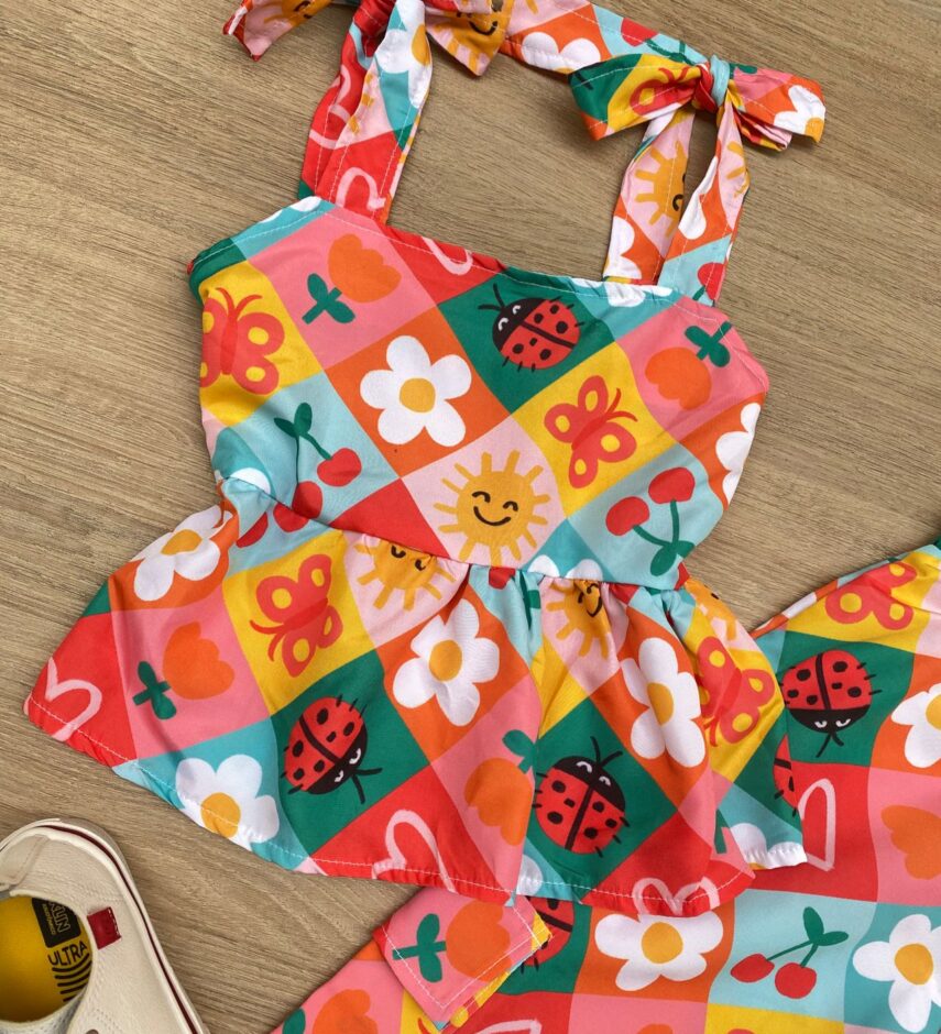 fernandaramoskids com br Conjunto Infantil Feminino Estampado de Cropped e Calça Pantacourt 1