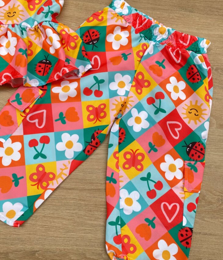 fernandaramoskids com br Conjunto Infantil Feminino Estampado de Cropped e Calça Pantacourt 2