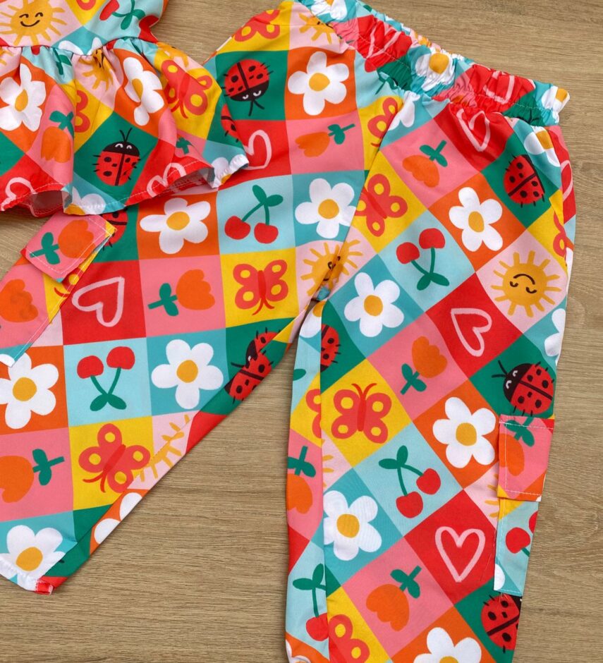 fernandaramoskids com br Conjunto Infantil Feminino Estampado de Cropped e Calça Pantacourt 2