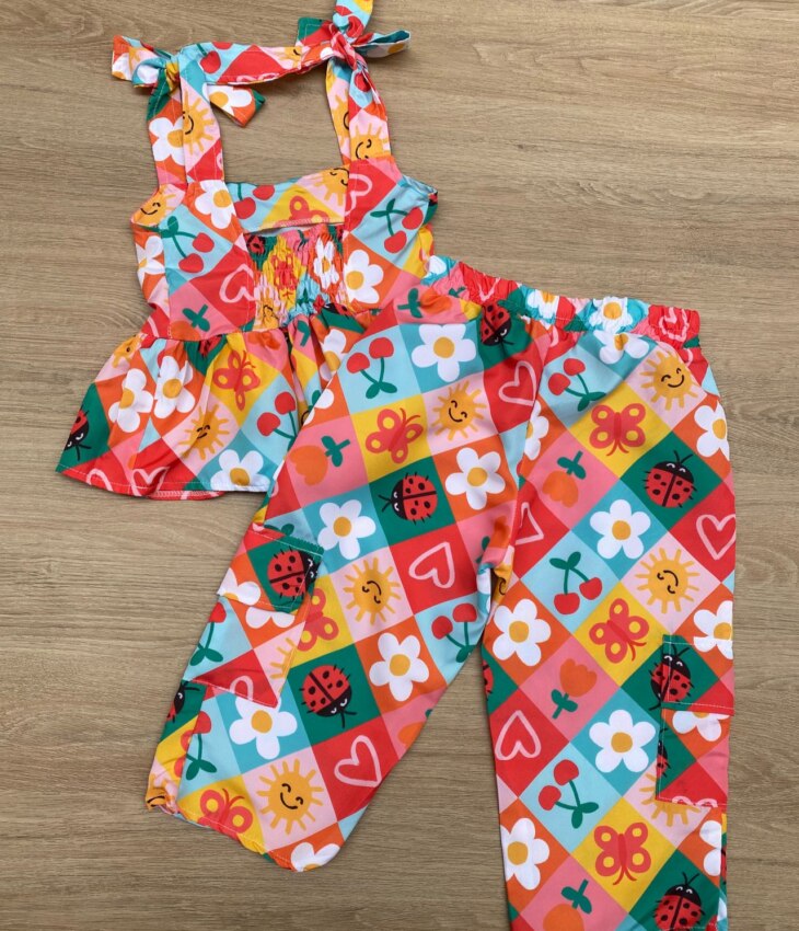 fernandaramoskids com br Conjunto Infantil Feminino Estampado de Cropped e Calça Pantacourt 3