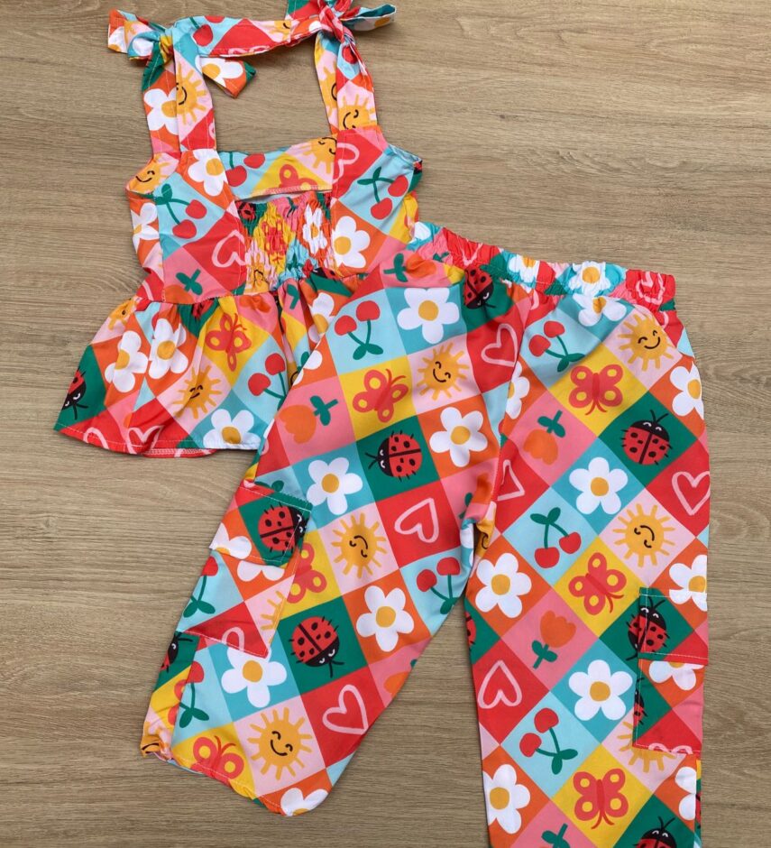 fernandaramoskids com br Conjunto Infantil Feminino Estampado de Cropped e Calça Pantacourt 3