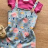 fernandaramoskids com br Conjunto Infantil Feminino Jardineira Estampada Azul e Body Pink 1