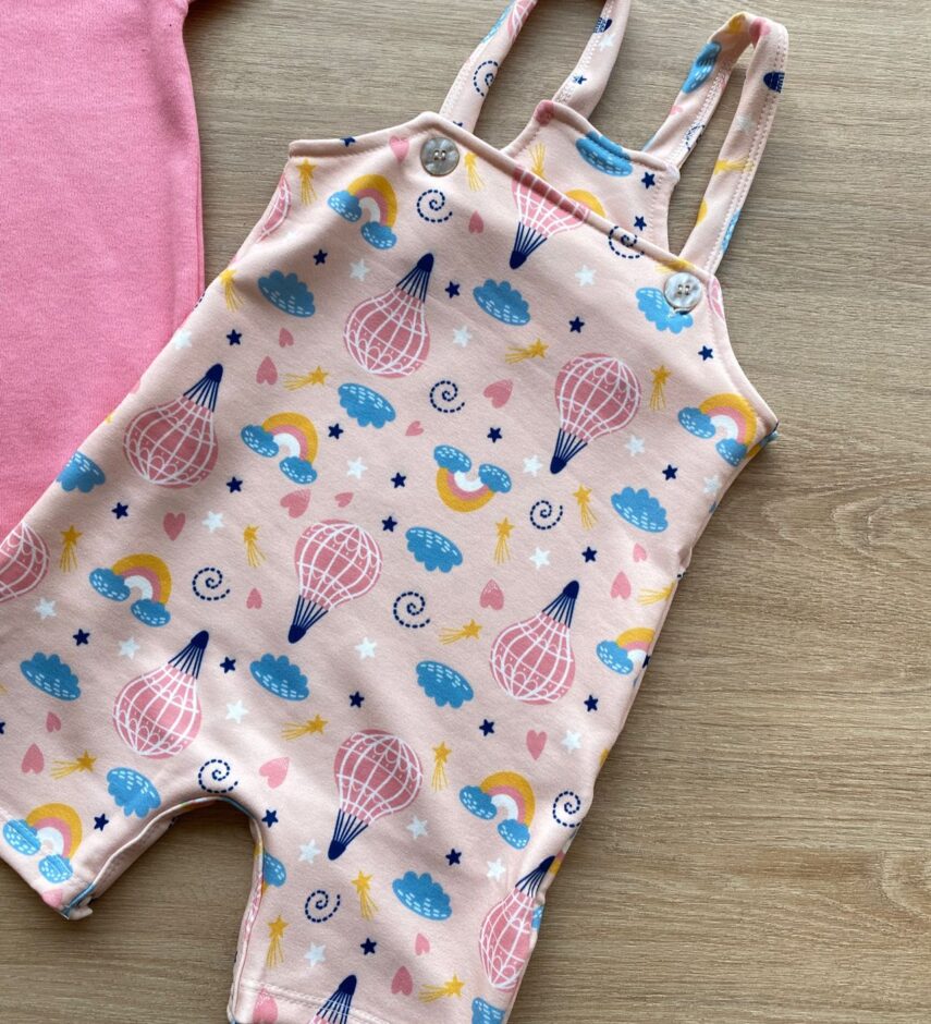 fernandaramoskids com br Conjunto Infantil Feminino Jardineira Estampada e Body Rosa 1