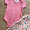 fernandaramoskids com br Conjunto Infantil Feminino Jardineira Estampada e Body Rosa 2