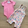 fernandaramoskids com br Conjunto Infantil Feminino Jardineira Estampada e Body Rosa 3