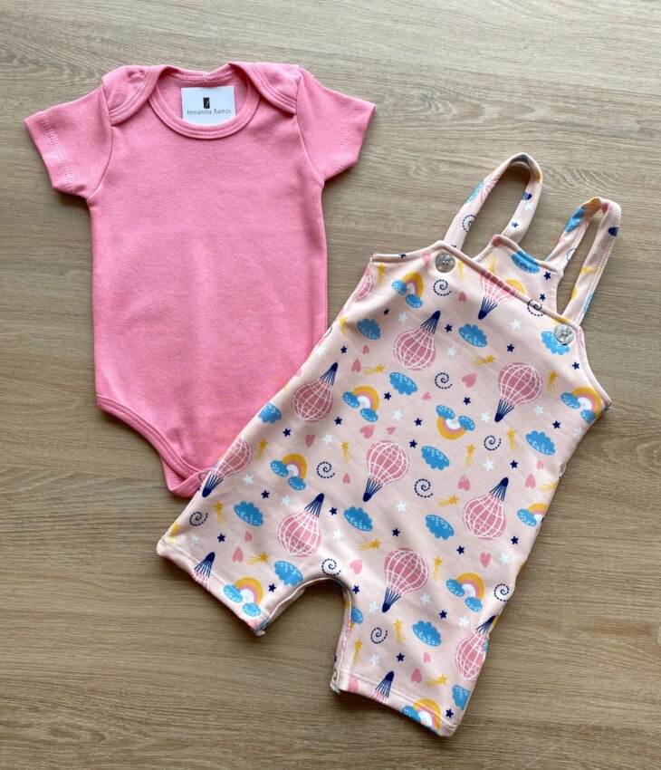 fernandaramoskids com br Conjunto Infantil Feminino Jardineira Estampada e Body Rosa 3