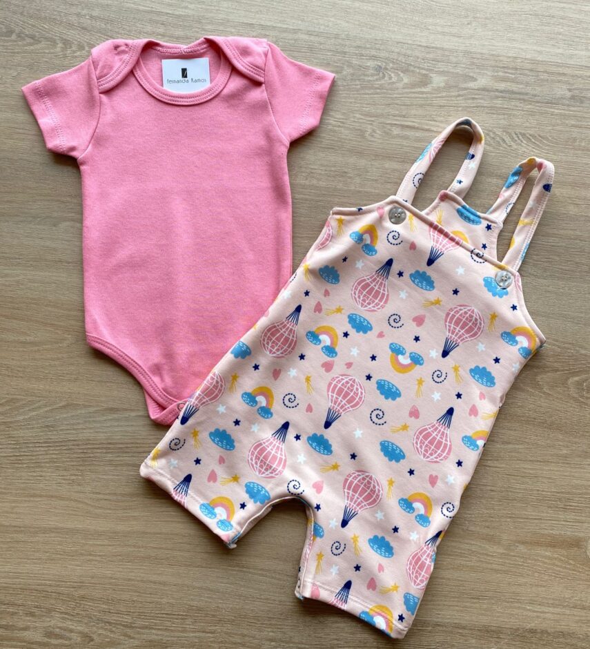 fernandaramoskids com br Conjunto Infantil Feminino Jardineira Estampada e Body Rosa 3