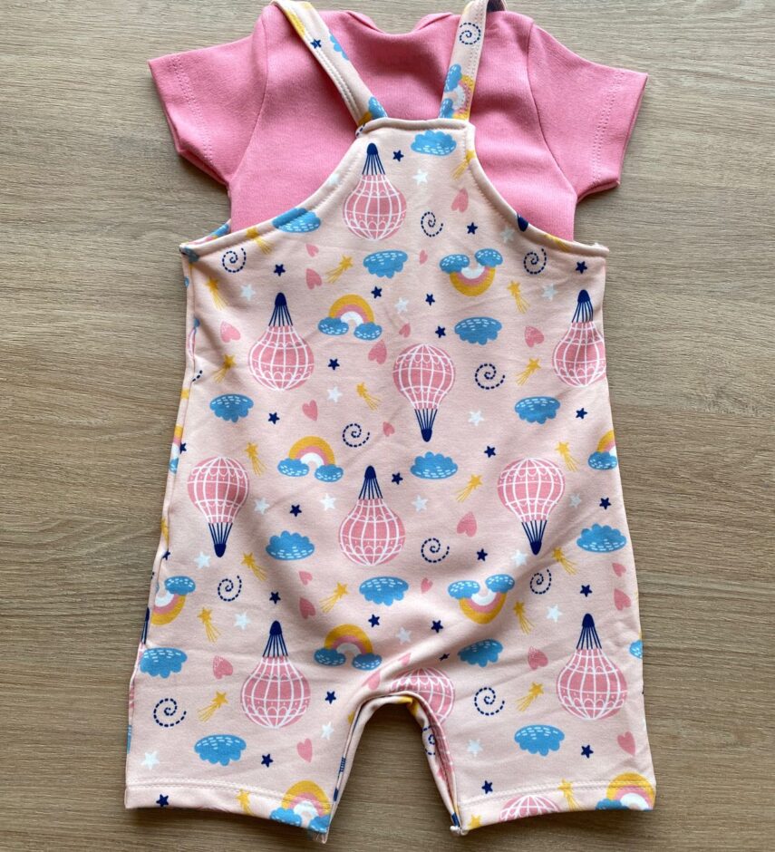 fernandaramoskids com br Conjunto Infantil Feminino Jardineira Estampada e Body Rosa 4