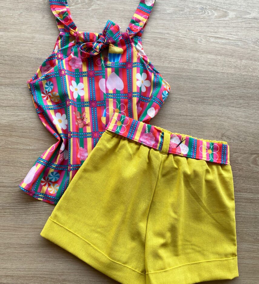 fernandaramoskids com br Conjunto Infantil Feminino Regata Estampada e Short com Amarração Amarelo 3