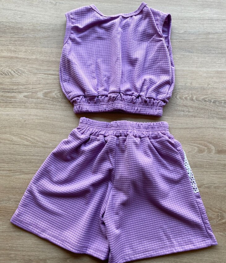 fernandaramoskids com br Conjunto Infantil Feminino Top Cropped, Colete e Short Lilás 3 Copia