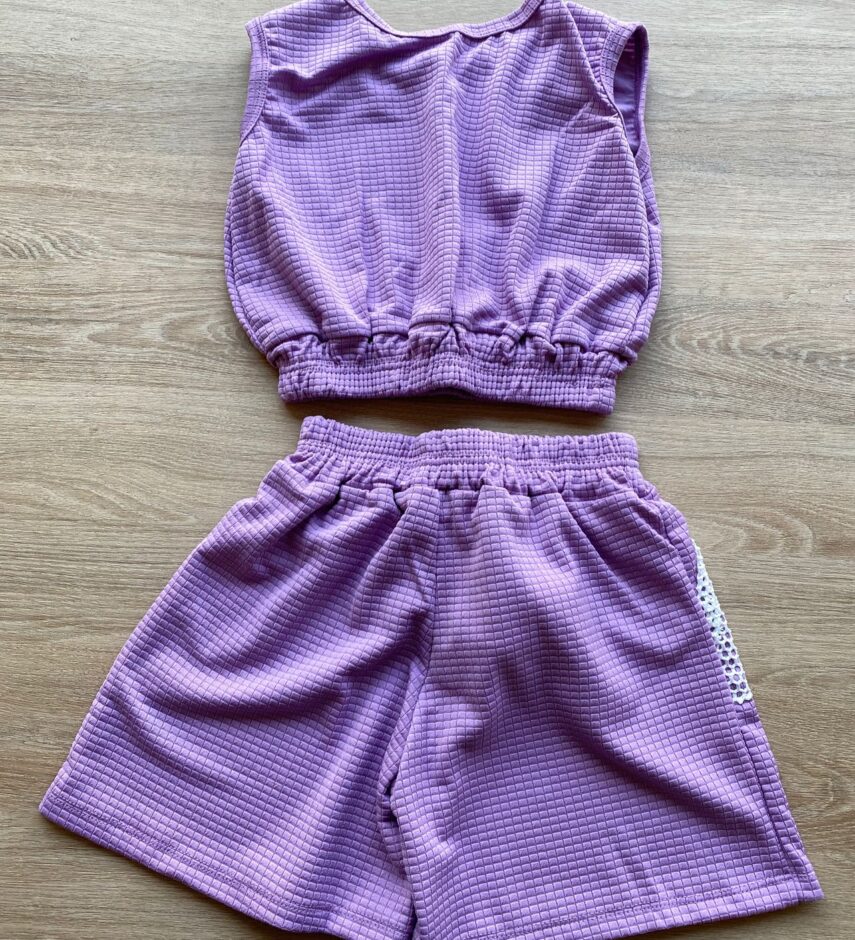 fernandaramoskids com br Conjunto Infantil Feminino Top Cropped, Colete e Short Lilás 3 Copia
