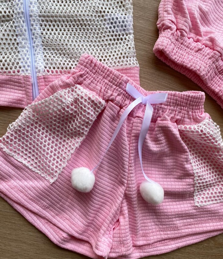 fernandaramoskids com br Conjunto Infantil Feminino Top Cropped, Colete e Short Rosa 2