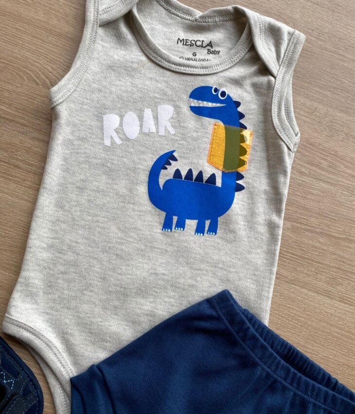 fernandaramoskids com br Conjunto Infantil Masculino Body Cinza com Estampa e Short Azul 1