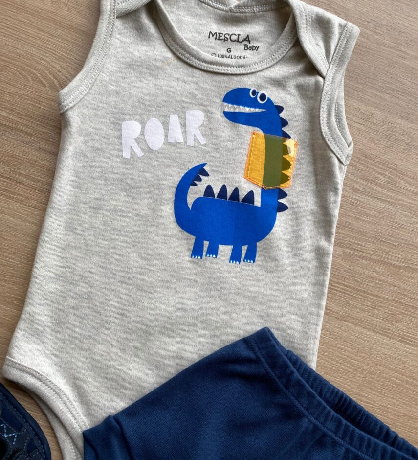 fernandaramoskids com br Conjunto Infantil Masculino Body Cinza com Estampa e Short Azul 1