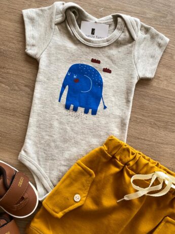 fernandaramoskids com br Conjunto Infantil Masculino Body Estampa Elefante Cinza e Short Caramelo 1