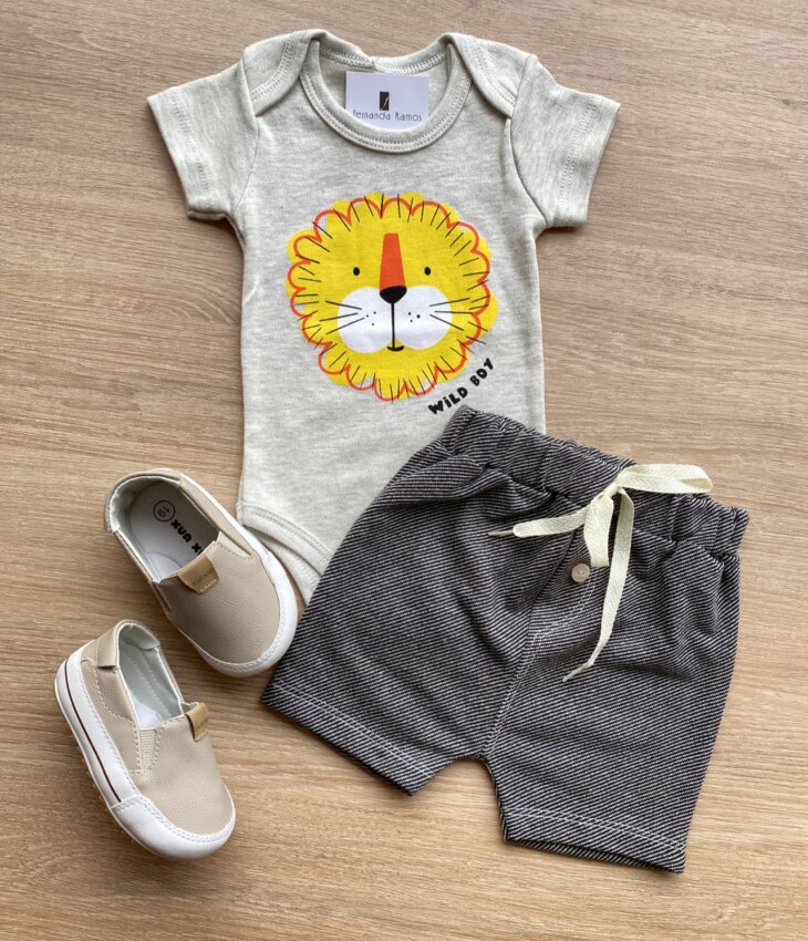 Conjunto Infantil Masculino Body Estampa Leão e Short Cinza Fernanda Ramos Kids