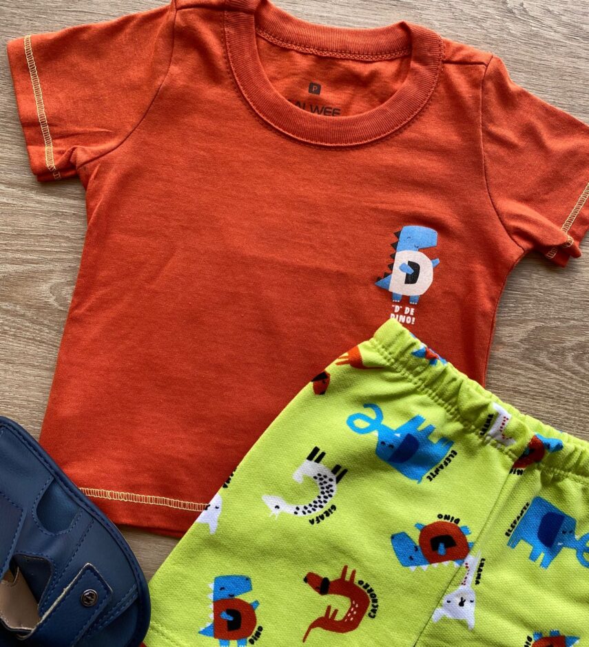 fernandaramoskids com br Conjunto Infantil Masculino Camiseta Laranja e Bermuda Estampada Verde 1