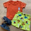 Conjunto Infantil Masculino Camiseta Laranja e Bermuda Estampada Verde Fernanda Ramos Kids