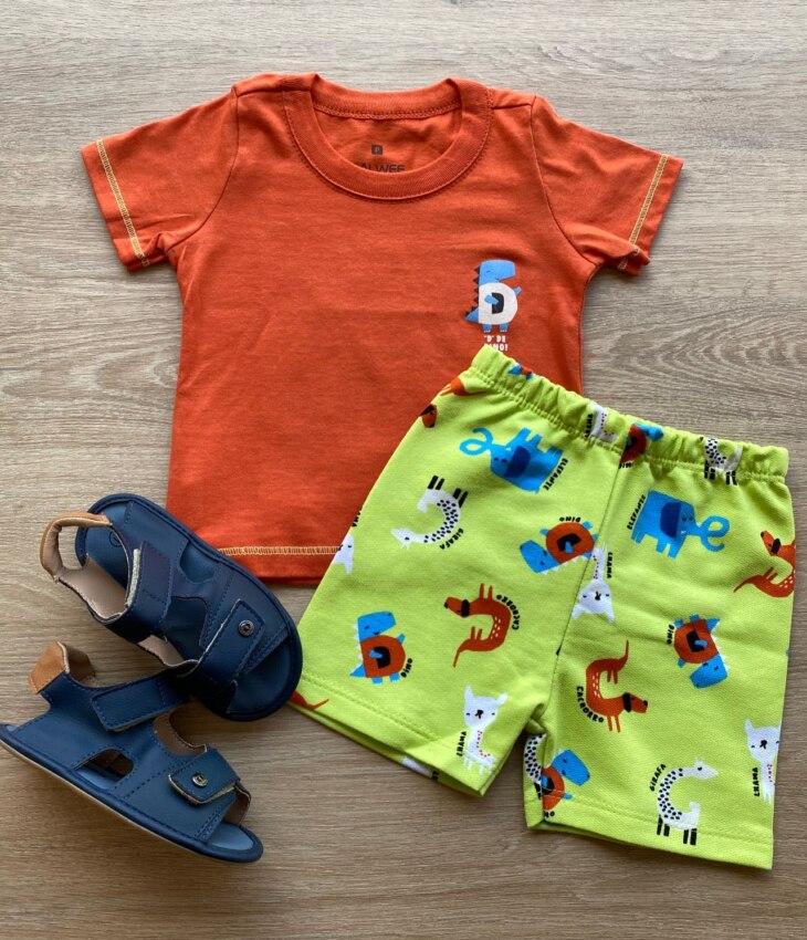 Conjunto Infantil Masculino Camiseta Laranja e Bermuda Estampada Verde Fernanda Ramos Kids