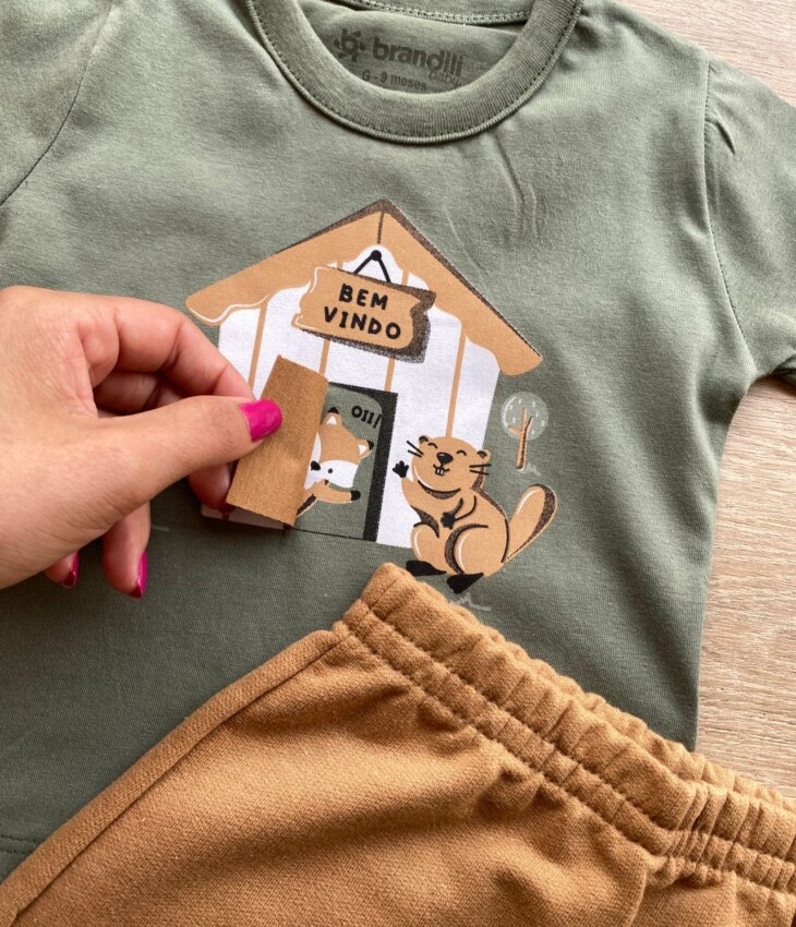 fernandaramoskids com br Conjunto Infantil Masculino Camiseta Verde e Bermuda Caramelo 2