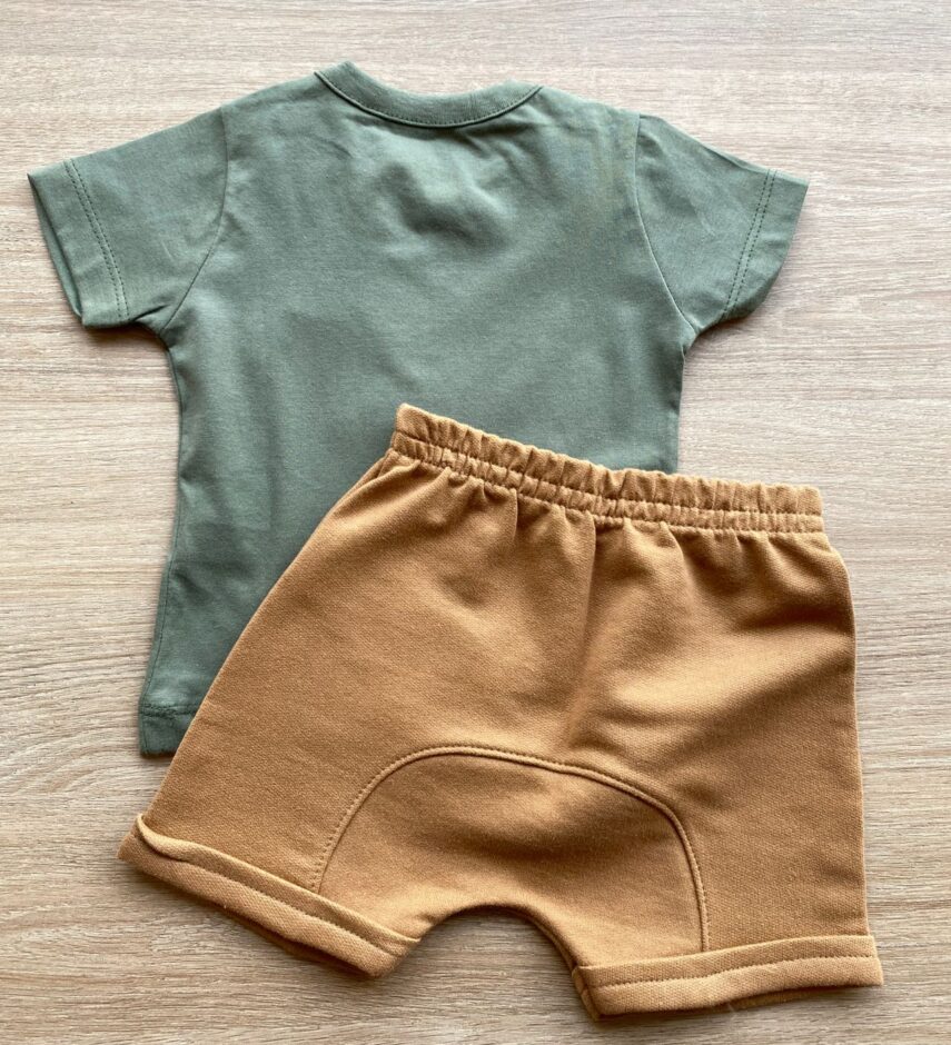 fernandaramoskids com br Conjunto Infantil Masculino Camiseta Verde e Bermuda Caramelo 4