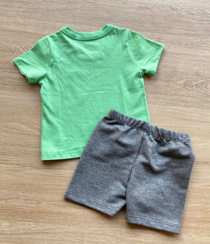 fernandaramoskids com br Conjunto Infantil Masculino Camiseta Verde e Bermuda Cinza 3