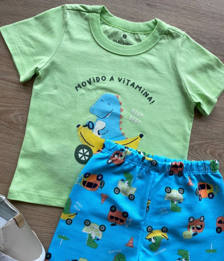 fernandaramoskids com br Conjunto Infantil Masculino Camiseta Verde e Bermuda com Estampa Azul 1