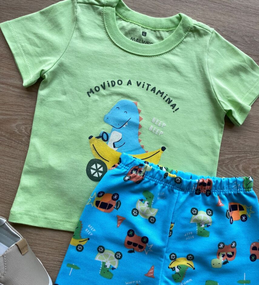 fernandaramoskids com br Conjunto Infantil Masculino Camiseta Verde e Bermuda com Estampa Azul 1
