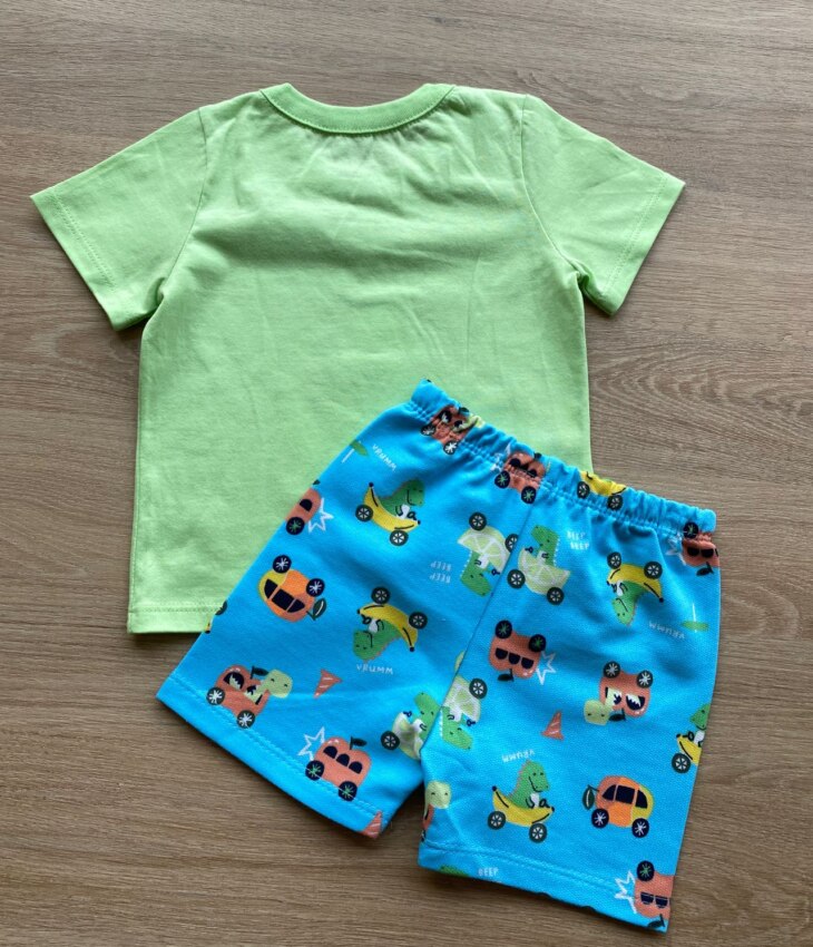 fernandaramoskids com br Conjunto Infantil Masculino Camiseta Verde e Bermuda com Estampa Azul 3