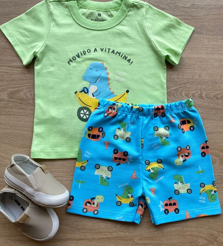 Conjunto Infantil Masculino Camiseta Verde e Bermuda com Estampa Azul Fernanda Ramos Kids