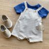 Conjunto Infantil Masculino Jardineira Cru Listrada e Camiseta Azul Fernanda Ramos Kids