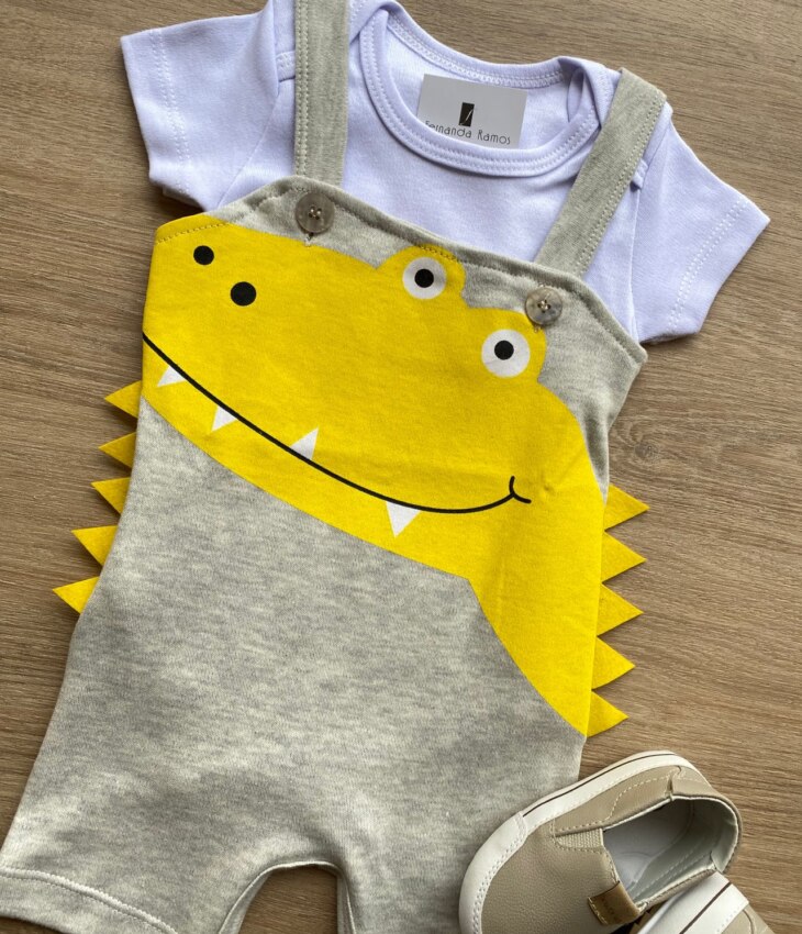 fernandaramoskids com br Conjunto Infantil Masculino Jardineira Jacaré Cinza e Camiseta Branca 1