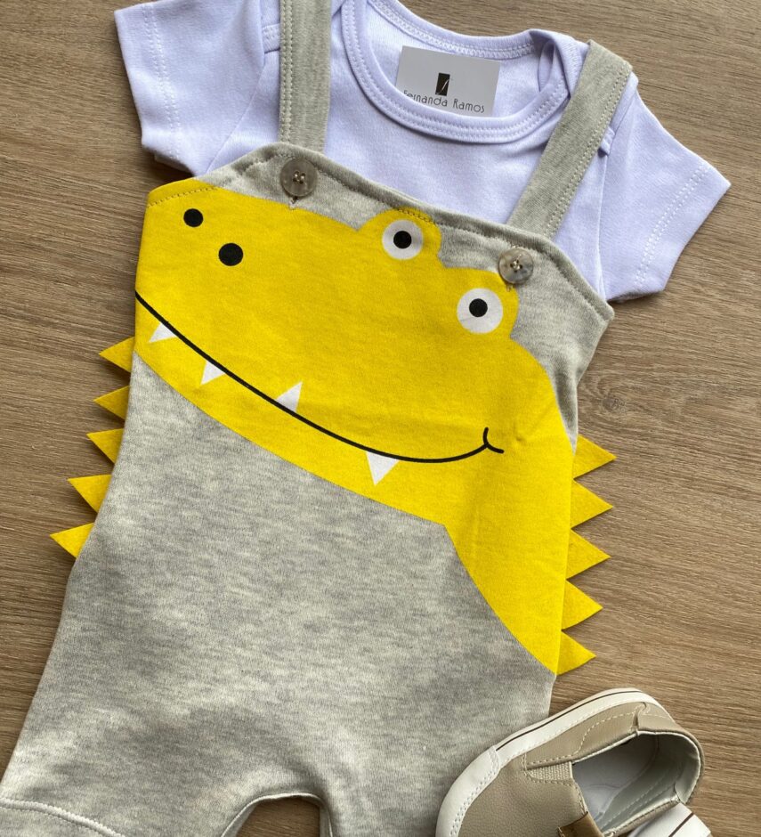 fernandaramoskids com br Conjunto Infantil Masculino Jardineira Jacaré Cinza e Camiseta Branca 1