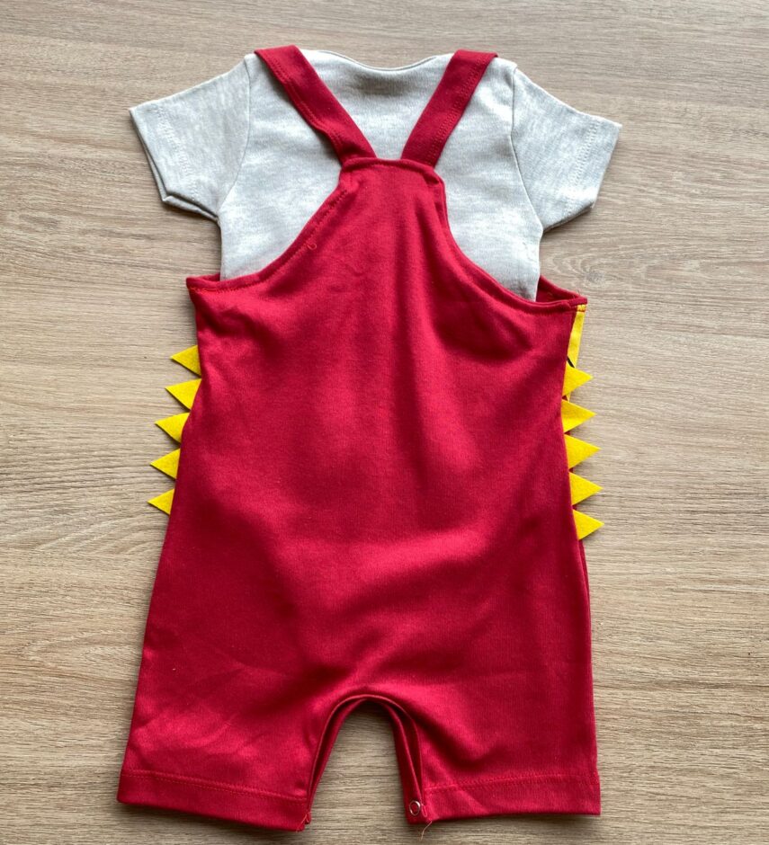 fernandaramoskids com br Conjunto Infantil Masculino Jardineira Jacaré Vermelha e Body Cinza 2