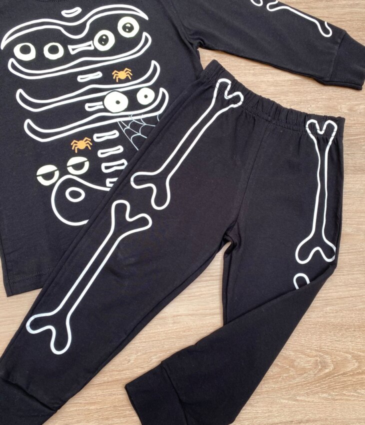 fernandaramoskids com br Conjunto Infantil Masculino Pijama Blusa e Calça Estampa Brilha no Escuro 1