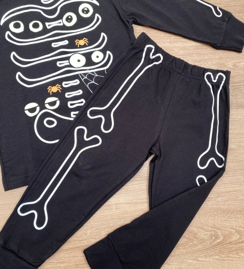 fernandaramoskids com br Conjunto Infantil Masculino Pijama Blusa e Calça Estampa Brilha no Escuro 1