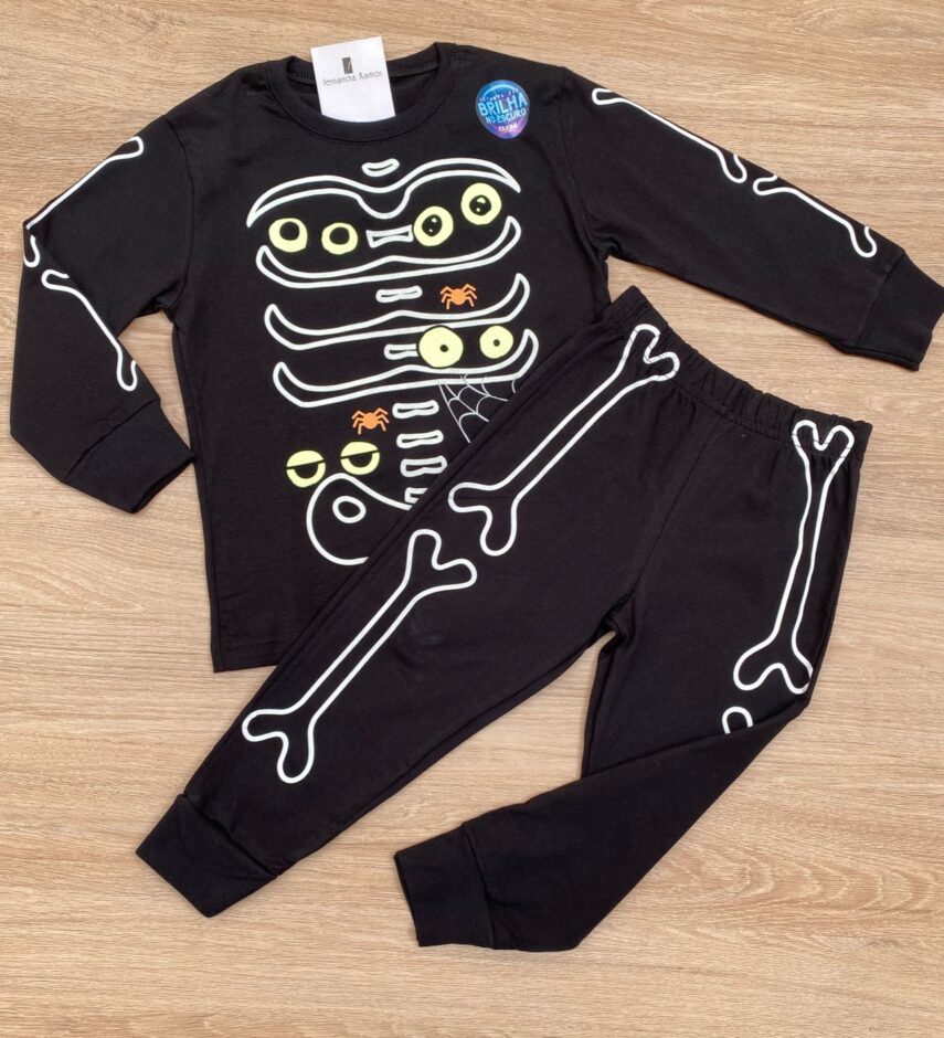 Conjunto Infantil Masculino Pijama Blusa e Calça Estampa Brilha no Escuro Fernanda Ramos Kids