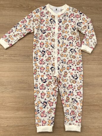 Macacão Pijama Infantil Feminino Estampa Bichinhos Off White Fernanda Ramos Store