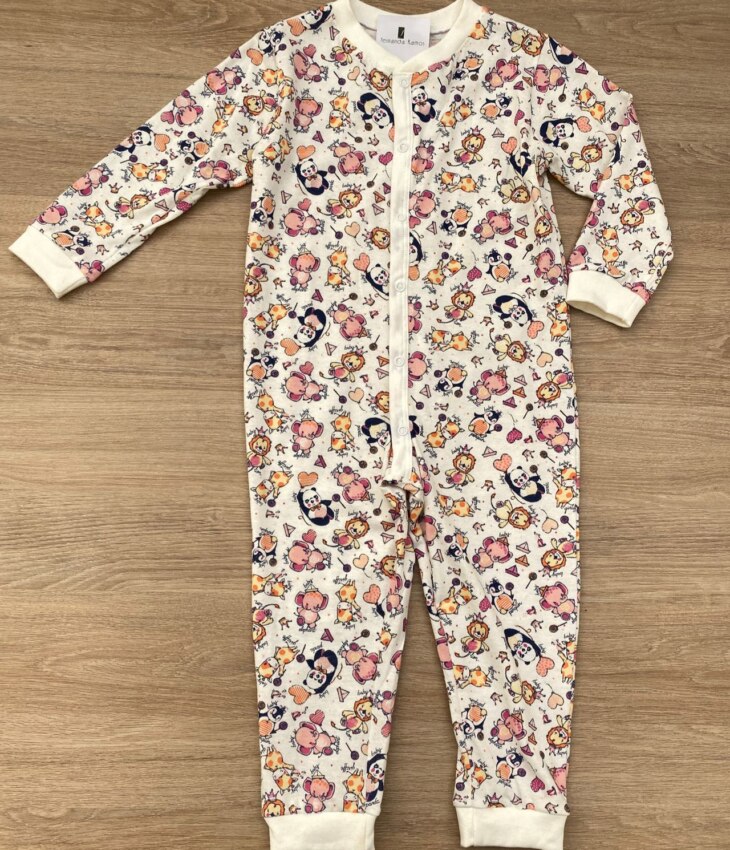Macacão Pijama Infantil Feminino Estampa Bichinhos Off White Fernanda Ramos Store