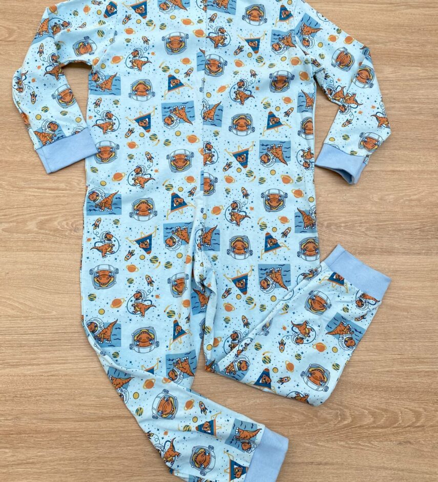 fernandaramoskids com br Macacão Pijama Infantil Masculino Estampado Dinossauros Azul 2