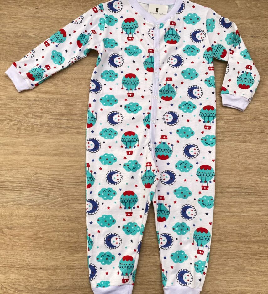 Macacão Pijama Infantil Masculino Estampado Fundo Branco Fernanda Ramos Kids