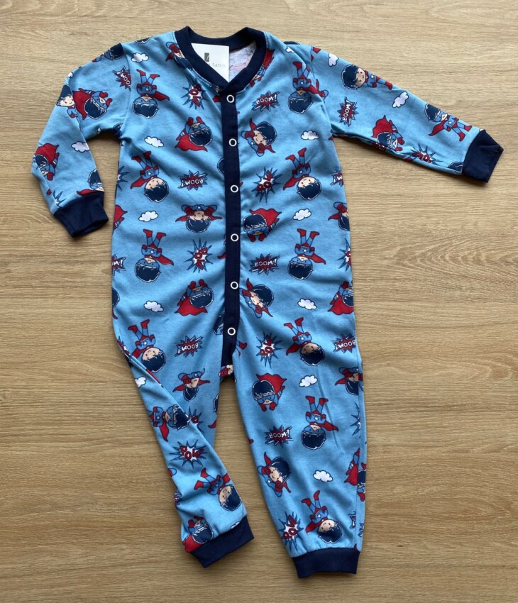 Macacão Pijama Infantil Masculino Estampado Super Herói Azul Fernanda Ramos Kids