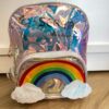Mochila de Costa Infantil Feminina Arco Iris Prata Fernanda Ramos Kids